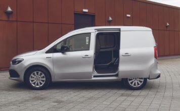 Mercedes-Benz CItan, side door open