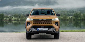 Toyota Hilux range gains new two-seat model